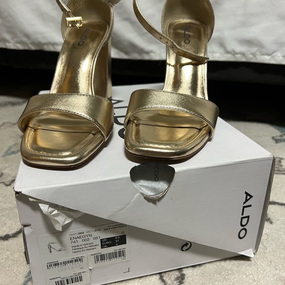 Gold heel sandals - Picture 3 of 3